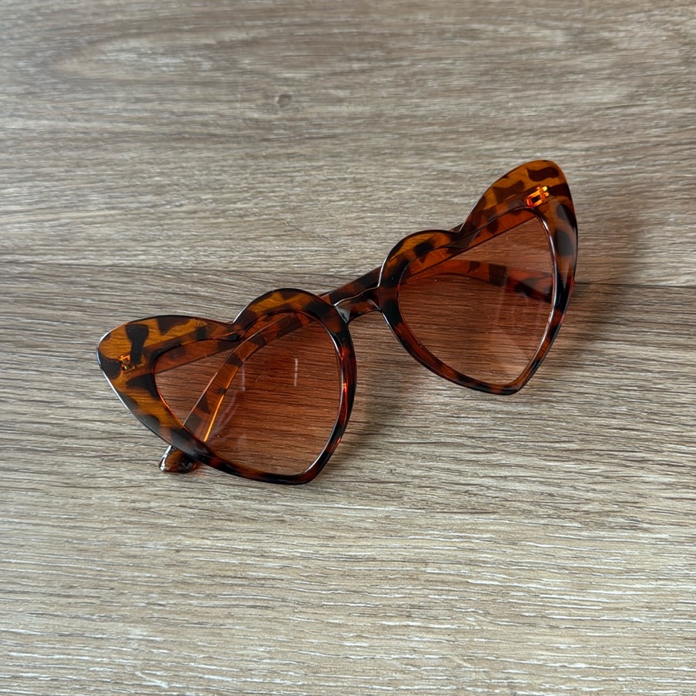 Fashion Tinted Heart Glasses